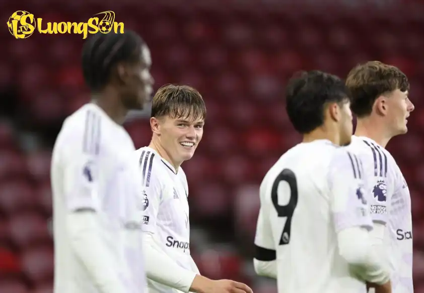 Ethan Ennis để lại dấu ấn ngay trong trận đầu tiên khoác áo đội bóng mới Ethan Ennis để lại dấu ấn ngay trong trận đầu tiên khoác áo đội bóng mới