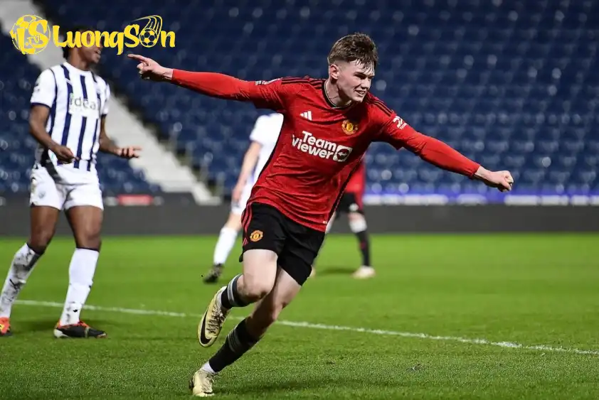 Ethan Ennis được kỳ vọng sớm trở lại Old Trafford trong tương lai